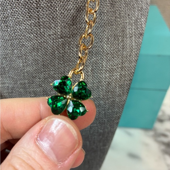 NWT Betsey Johnson Lucky Four Leaf Clover St Patrick’s Day Pendant Necklace 🍀 - Picture 4 of 6